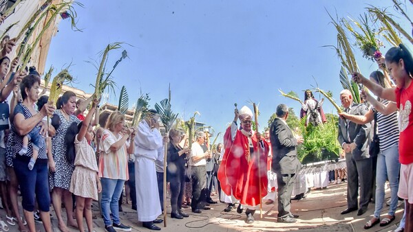 Cardenal denuncia hipocresía y poder que oprimen en el inicio de Semana Santa