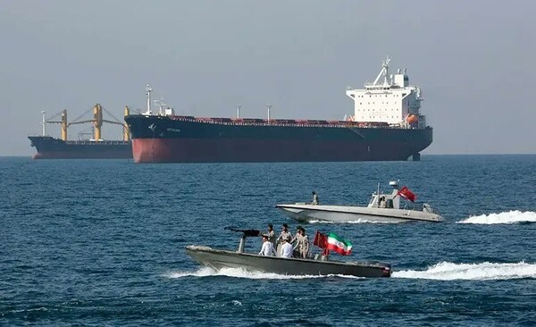 EE.UU anuncia acuerdo con Irán para tránsito de 20 petroleros por Ormuz