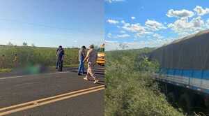Camionero pierde la vida tras reventón de cubierta y posterior vuelco en Ñeembucú - Noticiero Paraguay