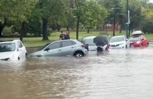 Intensas lluvias provocan inundaciones en Montevideo
