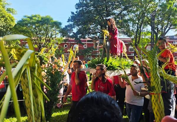 Triunfal inicio de la Semana Santa en Luque •