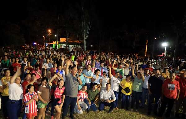 Multitudinario apoyo a Sebastián "Cheba" Remesowski en San Antonio Ypecurú