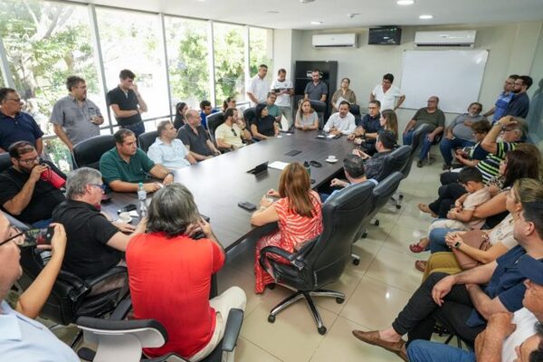 Lavantan paro del transporte tras acuerdo entre Gobierno y transportistas