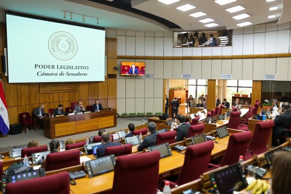 Senadores rechazan pedido de permiso de Javier Vera - ADN Digital