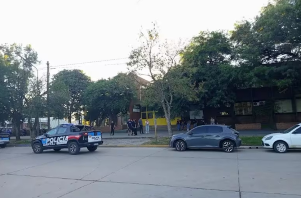 Tragedia en escuela de Argentina: adolescente de 15 años mató a un compañero de un escopetazo e hirió a otros dos