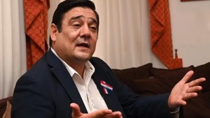 Buzarquis busca cerrar municipalidades con exceso de gastos