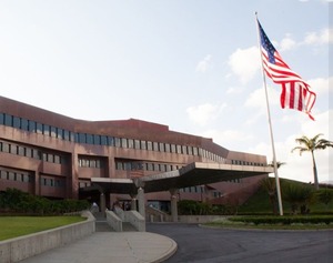 EE. UU. reanuda operaciones en su embajada en Venezuela, tras siete años de cierre