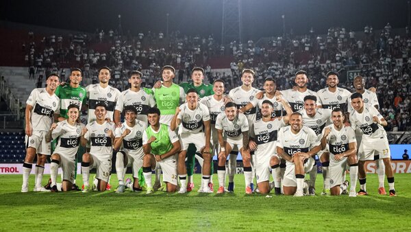 Álvaro Bilbao: "Se está instalando una opereta"