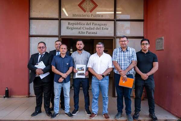 Intendente denuncia ante la Fiscalía proyecto del MEC que deja a 900 alumnos sin aulas - ABC en el Este - ABC Color