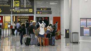 Aeropuertos de UE prevén colas de más de dos horas en sus controles en Semana Santa - 5Días