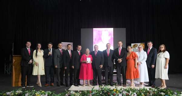 La Nación / Emotivo lanzamiento del libro “El que ama no descansa” en Alto Paraná