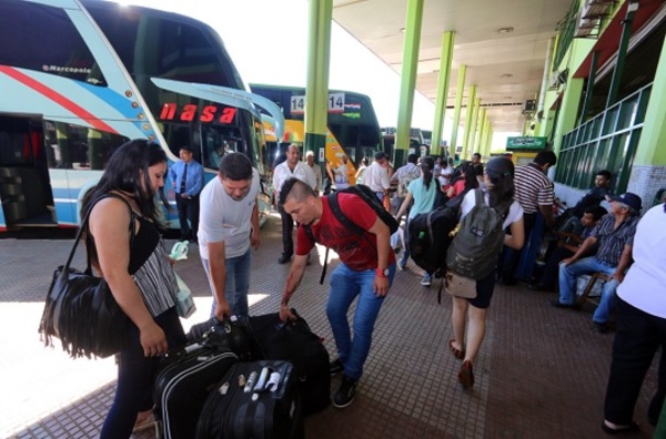 Dinatran libera buses y fija tarifas por Semana Santa