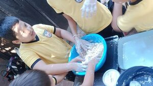 Escolares de Hohenau echaron manos en emotivo “chipa apo”