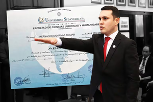 Hernán Rivas es sobreseído de causa por presunto uso de título falso de abogado - Noticiero Paraguay