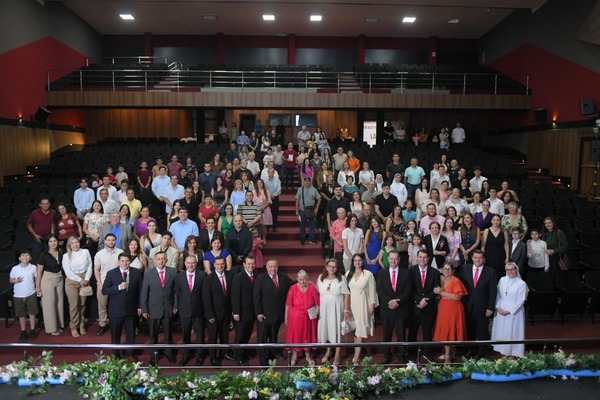 Popular / Exitoso lanzamiento de "El que ama no descansa"