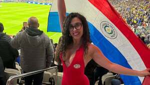 Rosy Alderete vende rifas para poder ir al Mundial