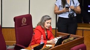 Lilian dice que viaja mucho por el Parlasur e invitaciones