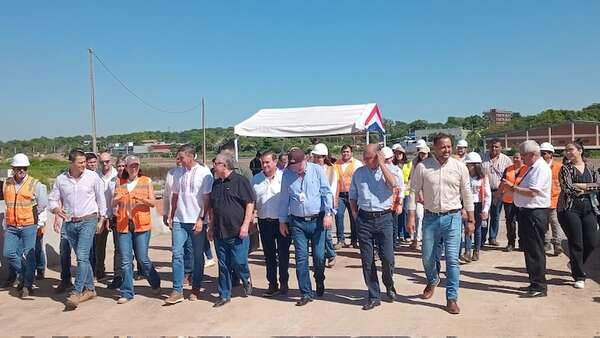 Proselitismo de intendentes cartistas pro reelección en acto oficial  - Política - ABC Color