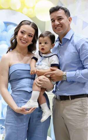 Fio Filártiga y Néstor Camacho celebraron el primer año de Renzo  - Gente - ABC Color