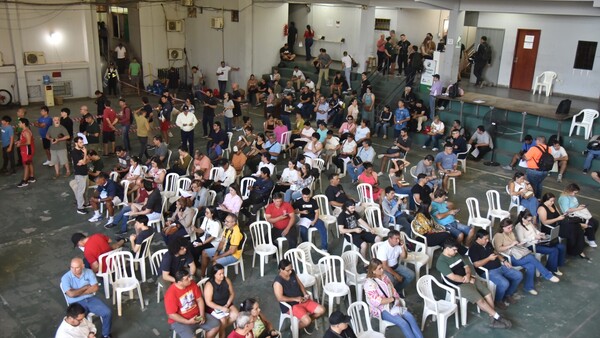 Larga fila para revalidar licencias de conducir