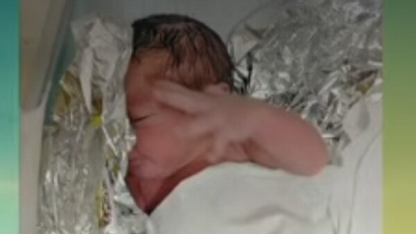 Una bebé nace en una camioneta, asistida por bomberos de Limpio