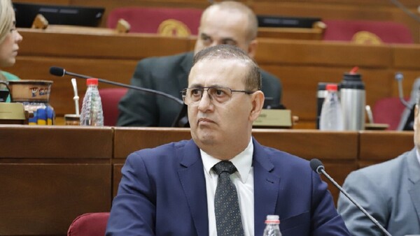 Plantean que el Senado revoque el permiso indefinido de Erico Galeano