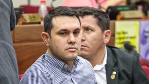 Dejan prescribir caso de título falso de Hernán Rivas y queda sobreseído