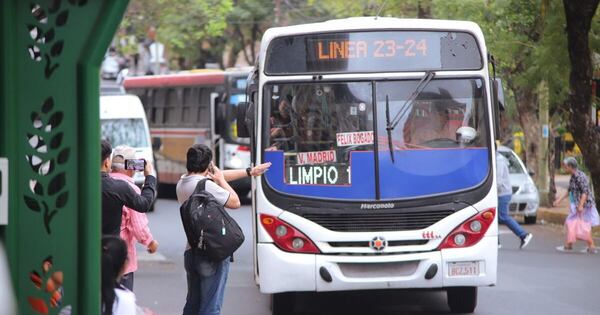 La Nación / Sumarian a 28 empresas de transporte del área metropolitana por paro de buses
