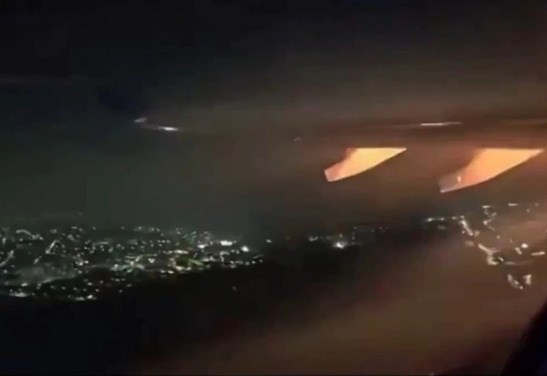 Explosión del motor de un avión nada más despegar en Sao Paulo