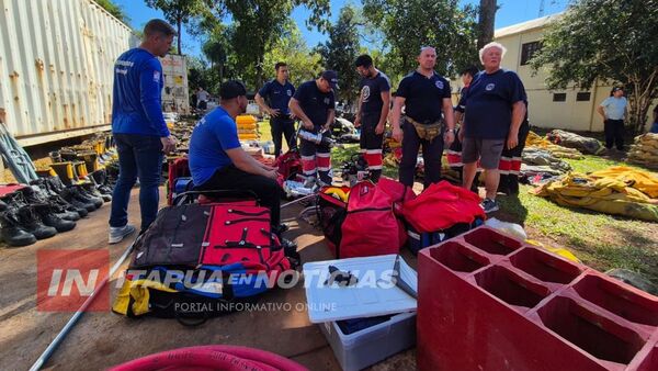 BOMBEROS DE ENCARNACIÓN RECIBEN CONTENEDORES CON EQUIPAMIENTOS DESDE CANADÁ