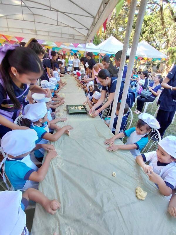 Popular / Mitãkuéra aprendieron el arte del “Chipa Apo”