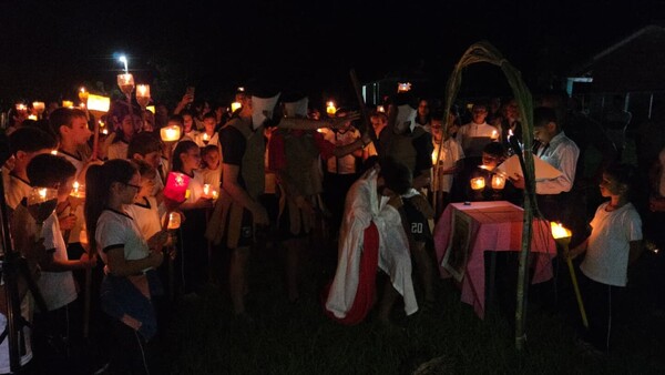 Tañarandy San Miguel brilló con un multitudinario Vía Crucis viviente en Belén