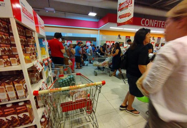 En estos horarios atenderán los supermercados en Semana Santa