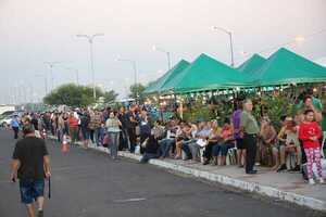 Filas por carne más barata exponen la crisis económica y el golpe al bolsillo en plena Semana Santa
