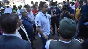 Opositores se acercan a protesta de adultos mayores que exigen pensión universal