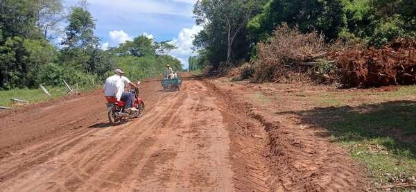 María Antonia: Celebran apertura de camino vecinal que conecta dos calles principales en Arroyito - Nacionales - ABC Color