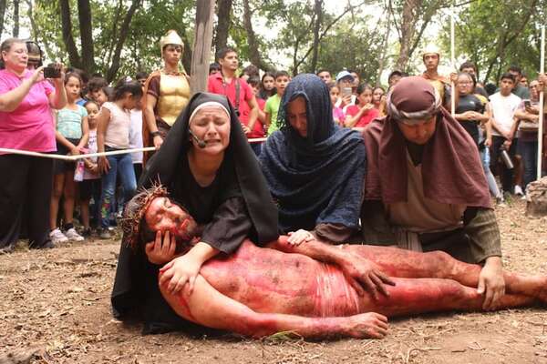 Turismo de Semana Santa en Cordillera: fe, tradición y cultura que convocan a miles de visitantes - Nacionales - ABC Color