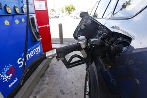 La gasolina en EE.UU. alcanza los US$ 4 por galón, su nivel más alto desde 2022 - 5Días