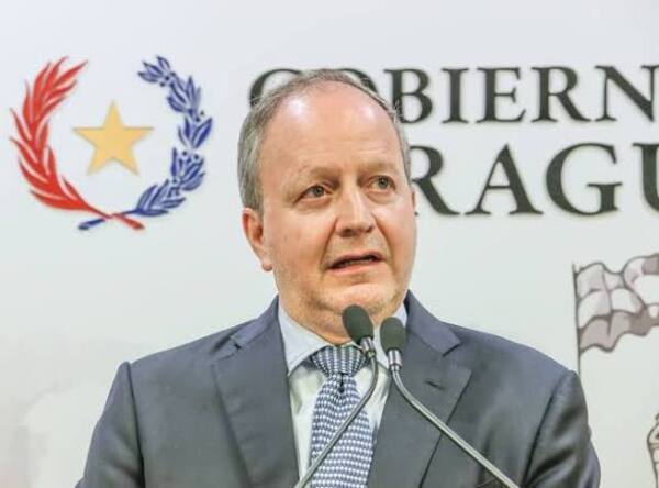 Carlos Fernández Valdovinos deja el Ministerio de Economía y Finanzas