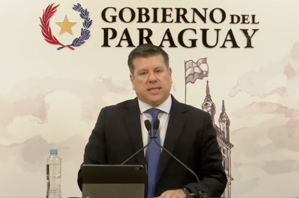 Fernández Valdovinos dejó de ser ministro de Economía - El Trueno