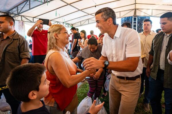 Ministro del MAG descarta que filas por venta de carne se debieran a espera del presidente Peña