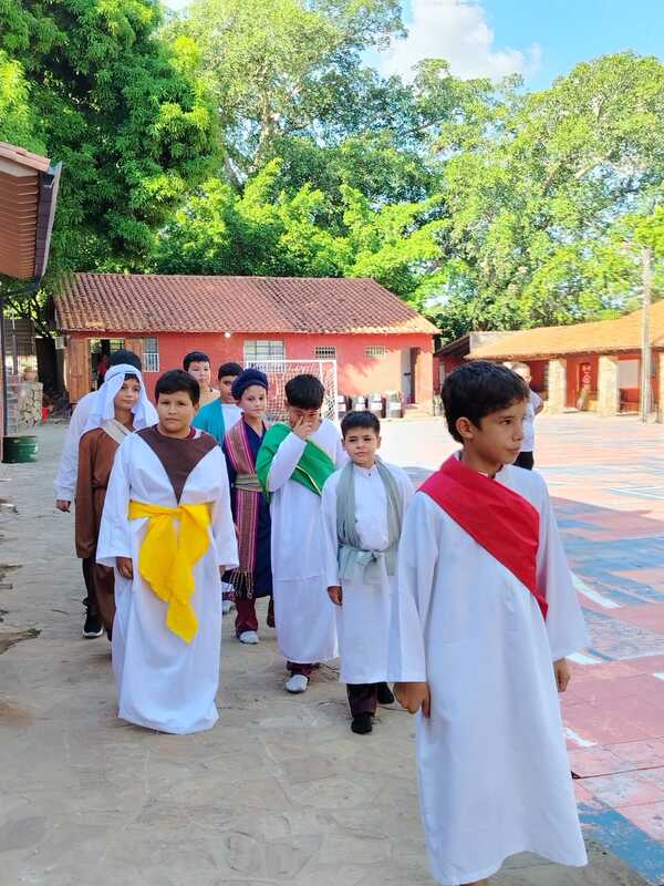 Popular / ¡Emotiva representación de vía crucis de escueleros de San Ber!