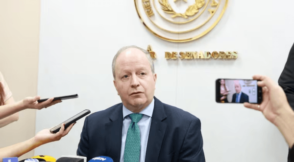 Fernández Valdovinos deja el Ministerio de Economía - Noticiero Paraguay