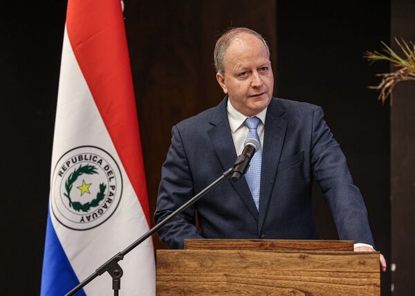 Presidencia oficializa la renuncia de Fernández Valdovinos al frente del MEF - 5Días