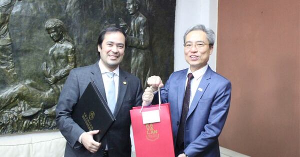 La Nación / Nuevo embajador de Taiwán visitó comisión de Diputados