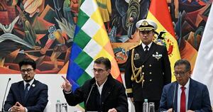 La Nación / Paz denuncia red internacional que roba y adultera gasolina y daña vehículos en Bolivia