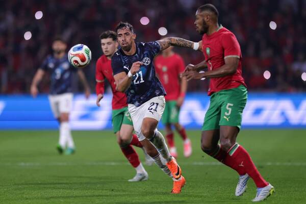 Si no era por Bono... La Albirroja, mal pero bien