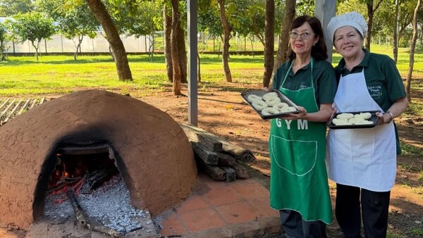 Adultos mayores de Villarrica mantienen vivo el Chipa Apo