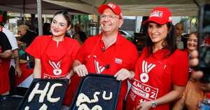 La Nación / Camilo Pérez celebra su cumpleaños junto a la gente haciendo chipa en Semana Santa