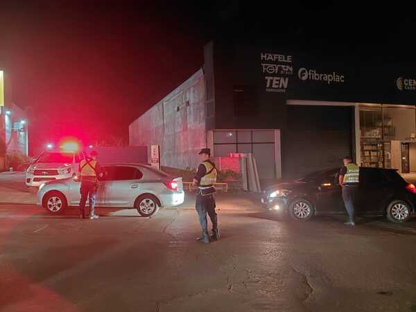 Fuerte operativo de control nocturno en Itapúa deja un detenido y un biciclo incautado